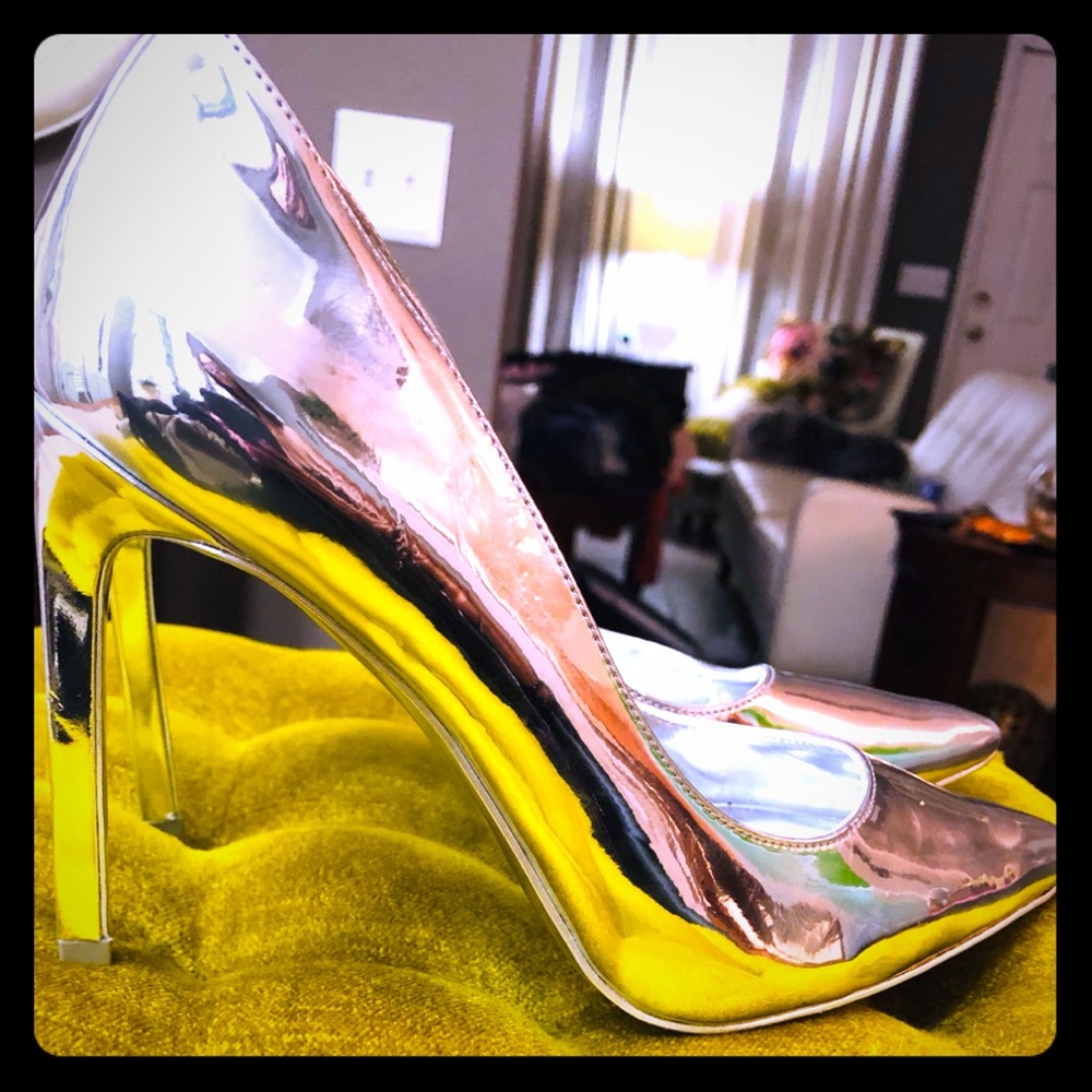 Silver metallic pumps